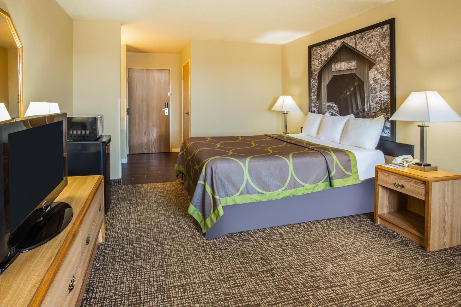Super 8 by Wyndham Remington photo 16