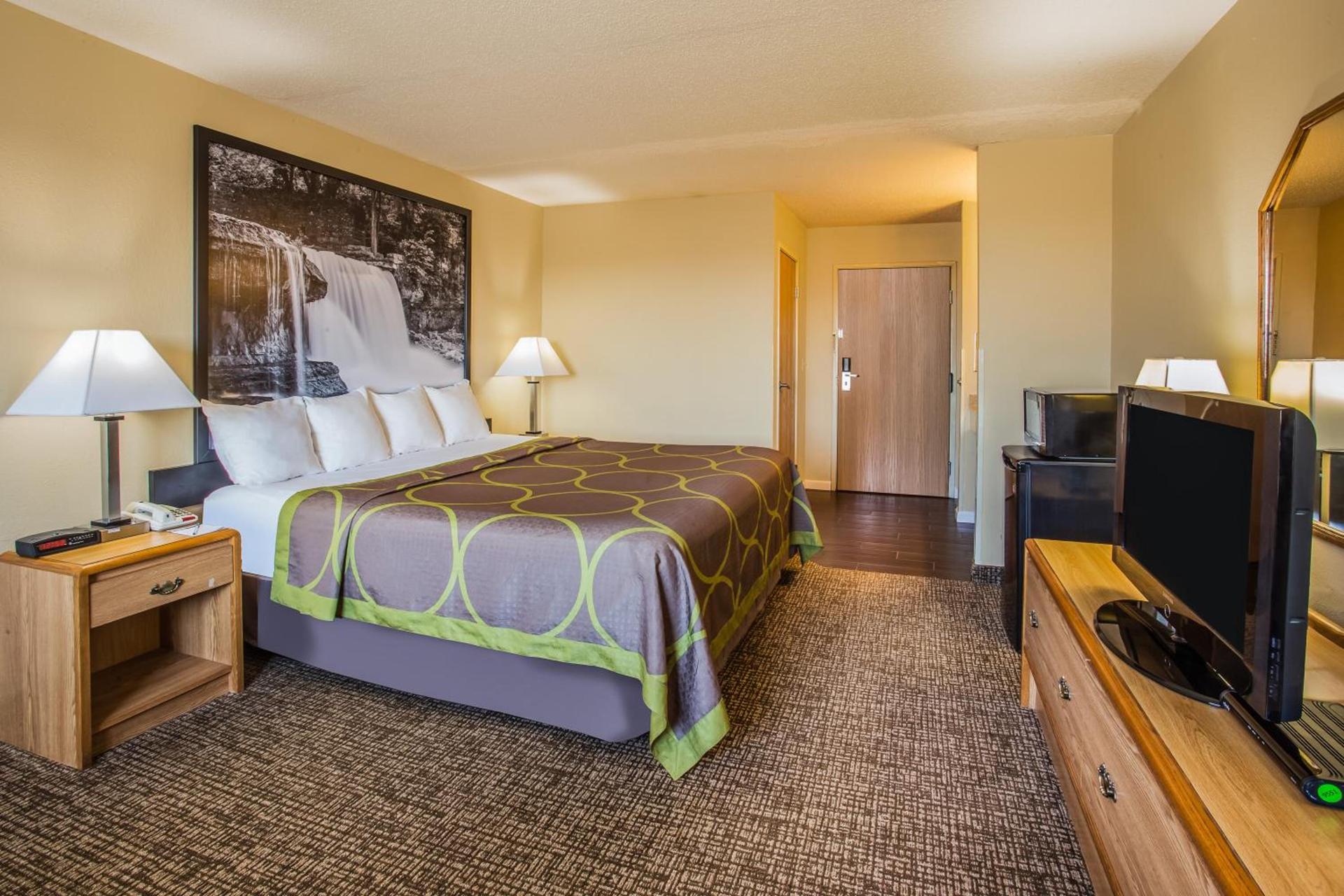 Super 8 by Wyndham Remington photo 18