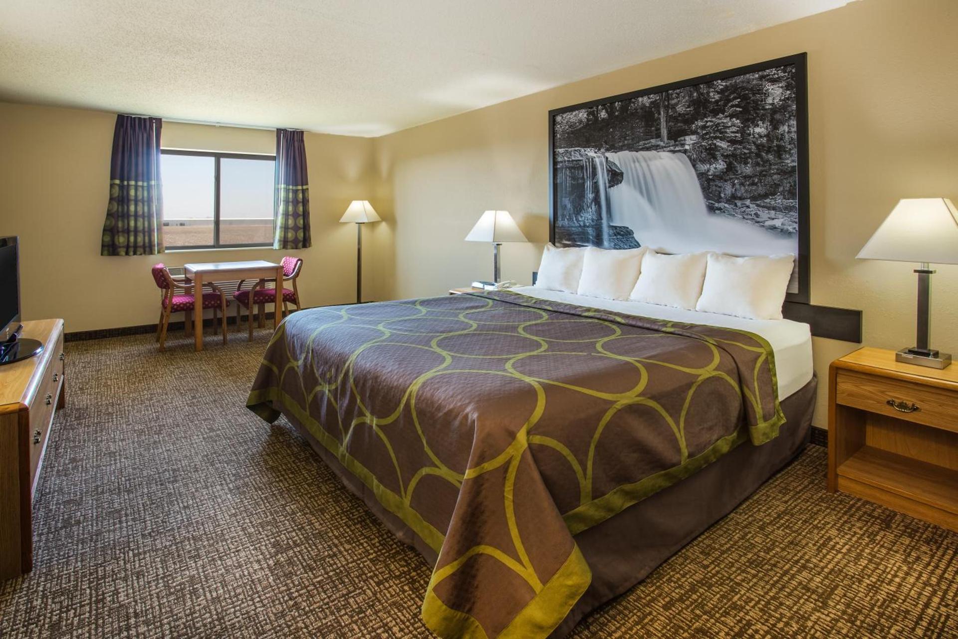 Super 8 by Wyndham Remington photo 20