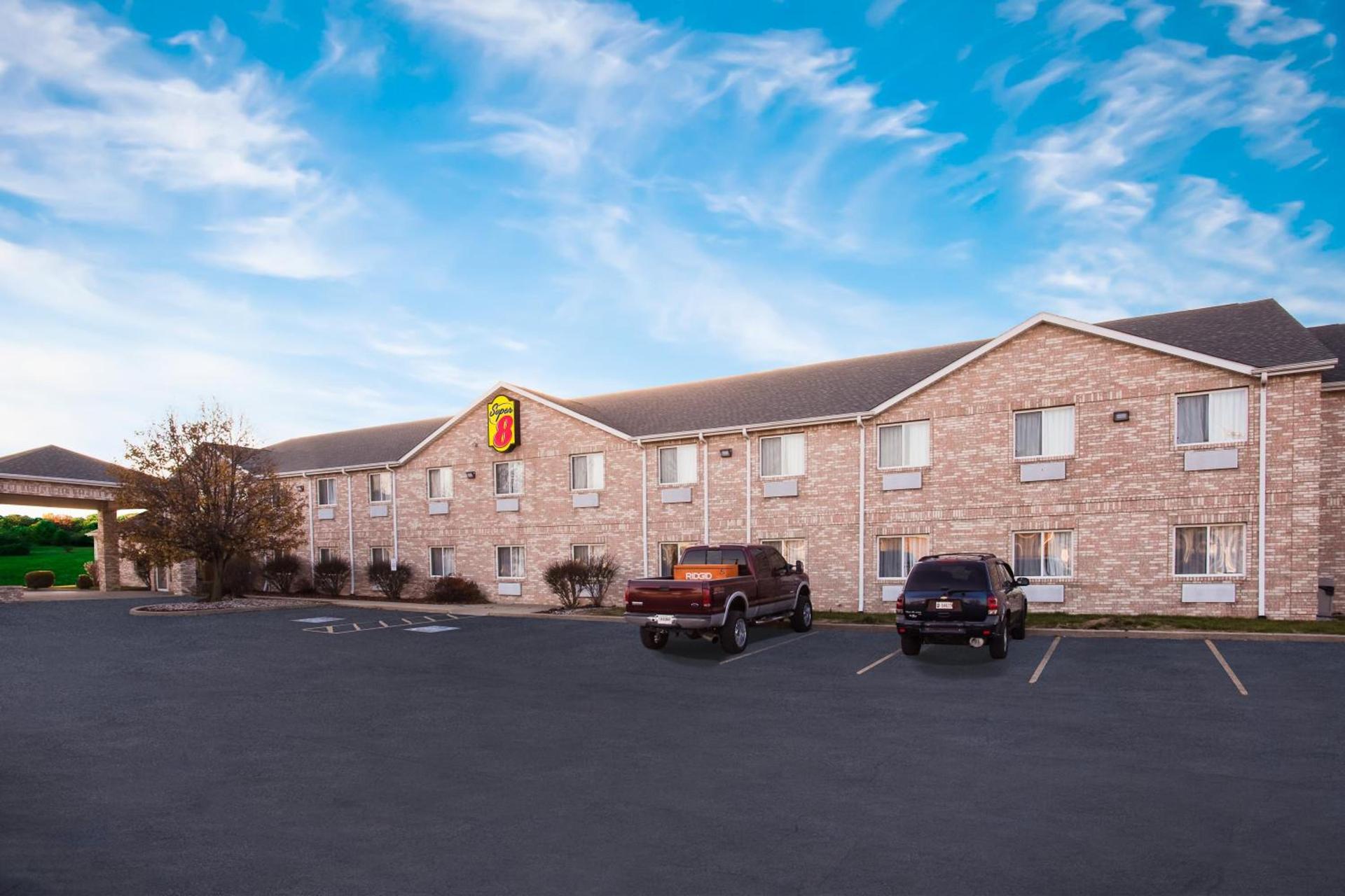 Super 8 by Wyndham Remington photo 28