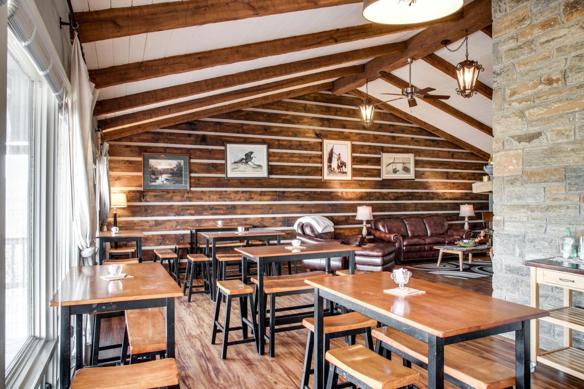 Cliff Dwellers Inn photo 19
