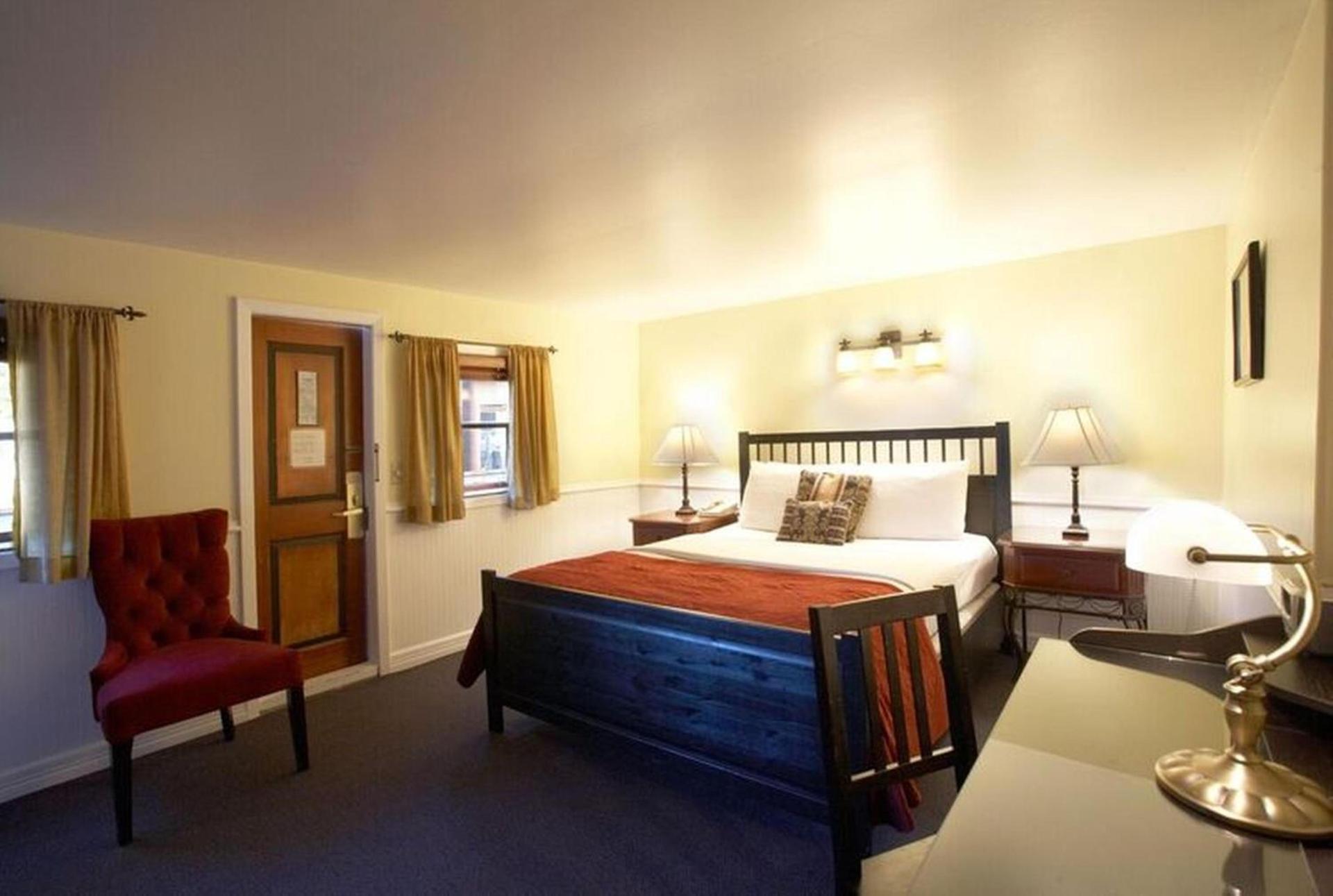 Delta King Hotel photo 8