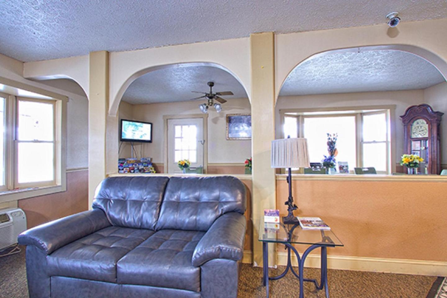 Super 8 by Wyndham Christiansburg photo 55