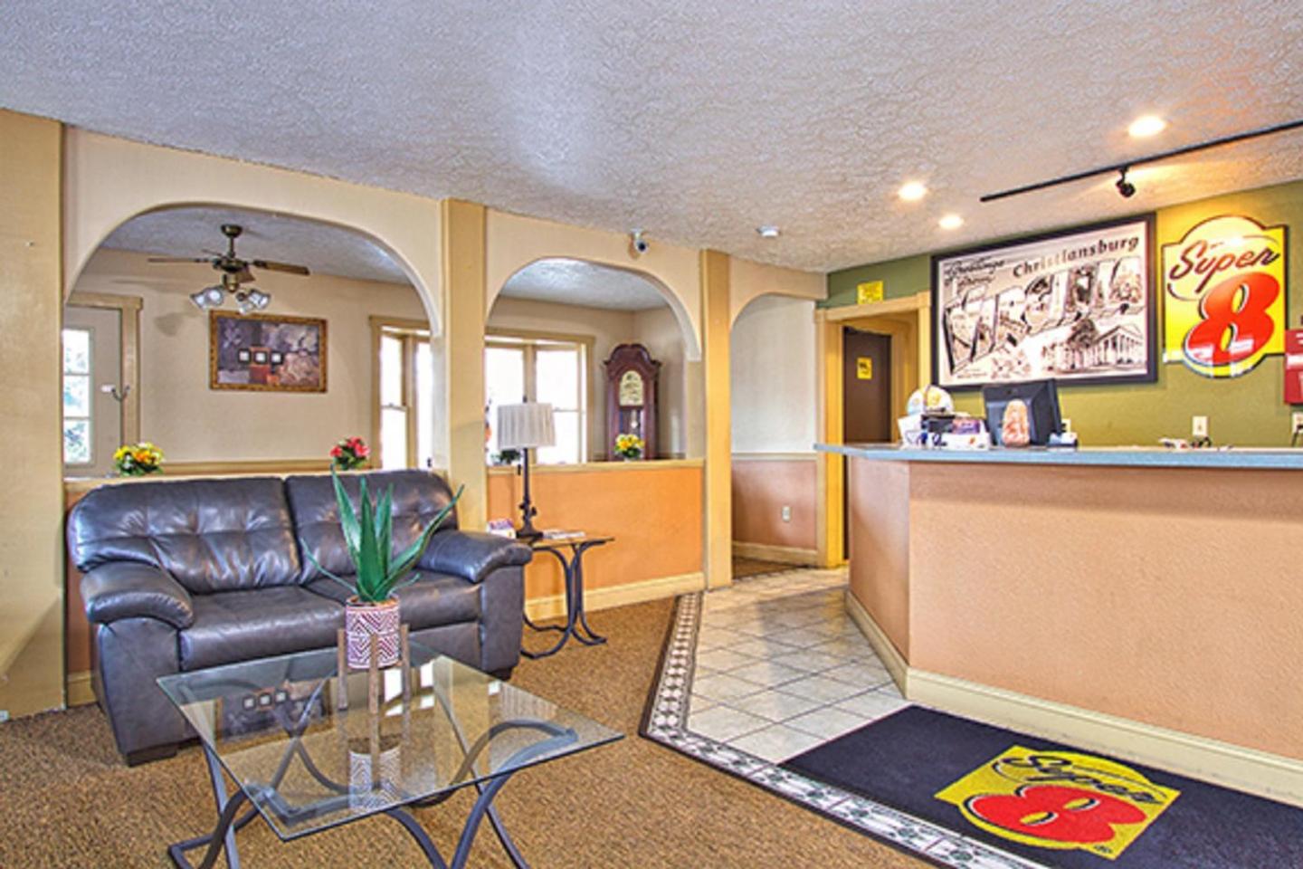 Super 8 by Wyndham Christiansburg photo 52