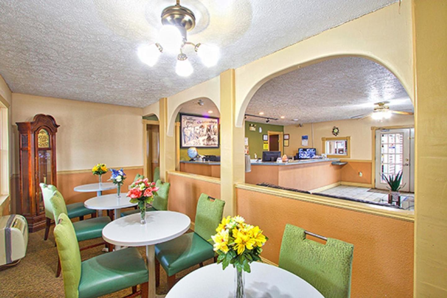 Super 8 by Wyndham Christiansburg photo 20