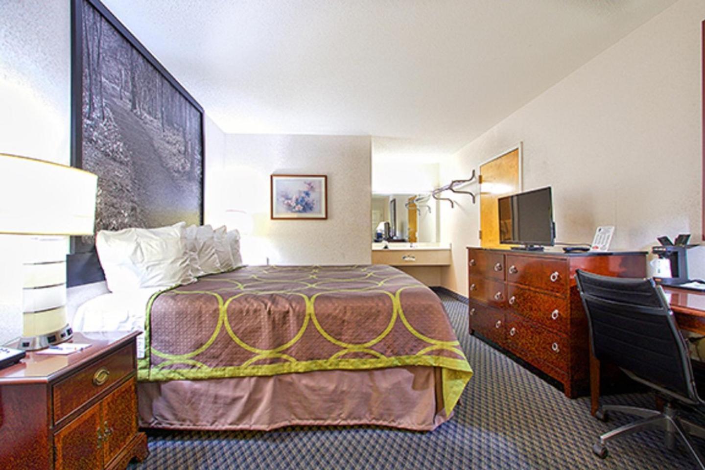 Super 8 by Wyndham Christiansburg photo 26