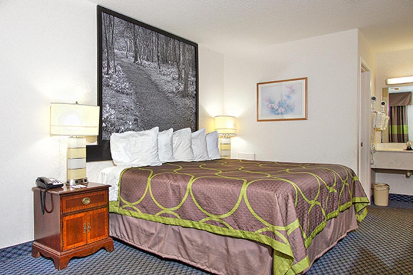 Super 8 by Wyndham Christiansburg photo 30