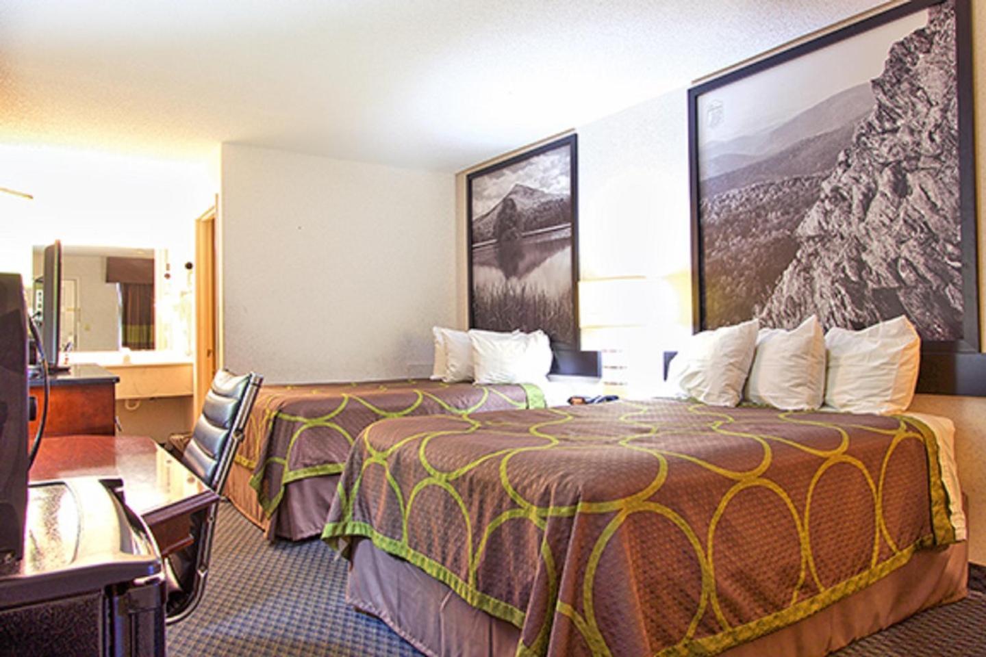 Super 8 by Wyndham Christiansburg photo 29