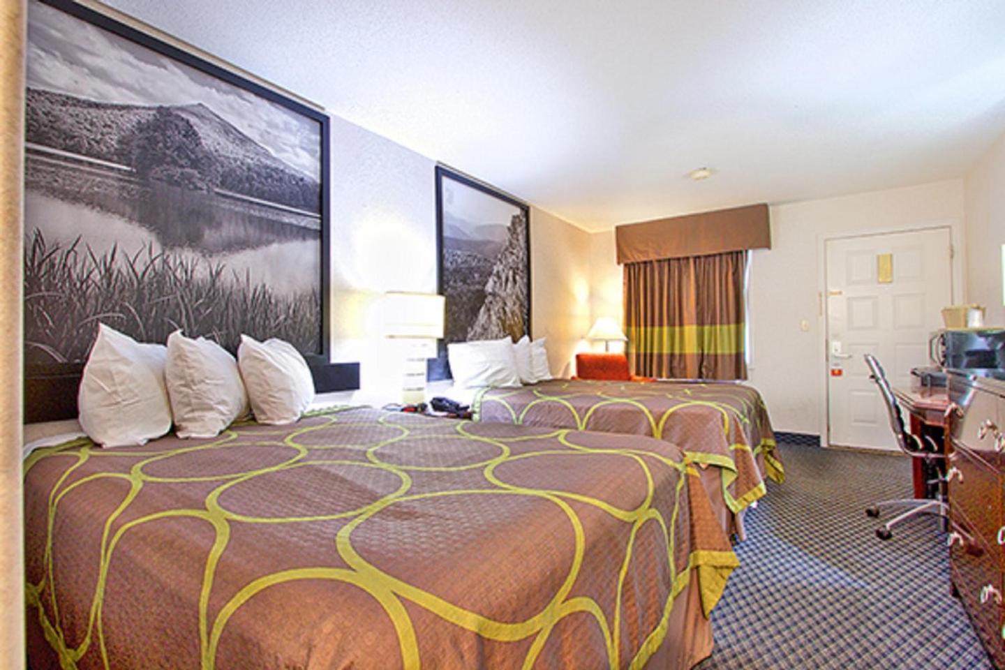 Super 8 by Wyndham Christiansburg photo 32