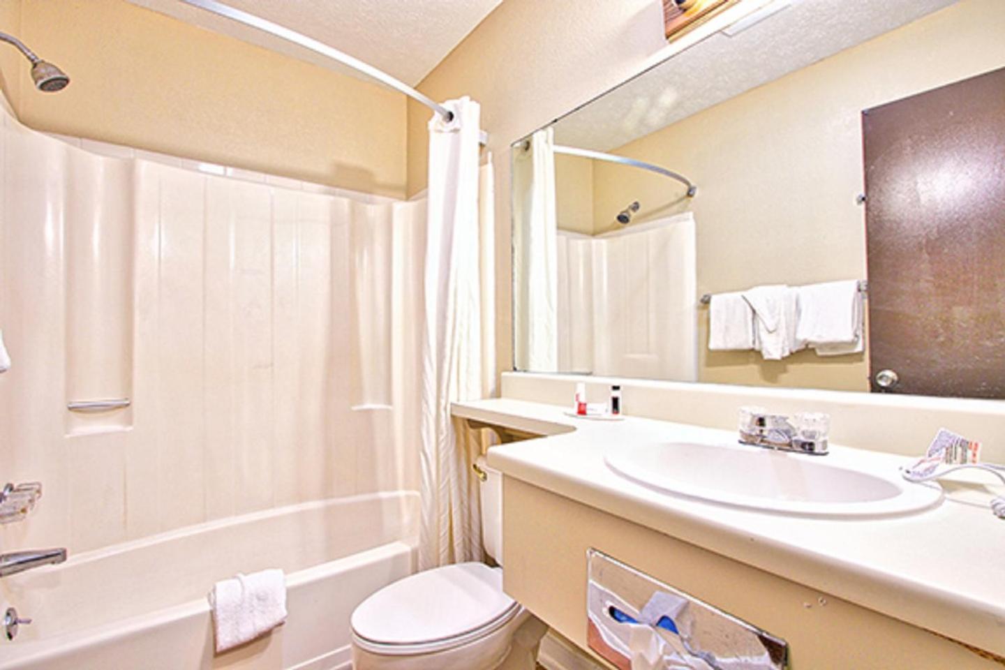 Super 8 by Wyndham Christiansburg photo 24