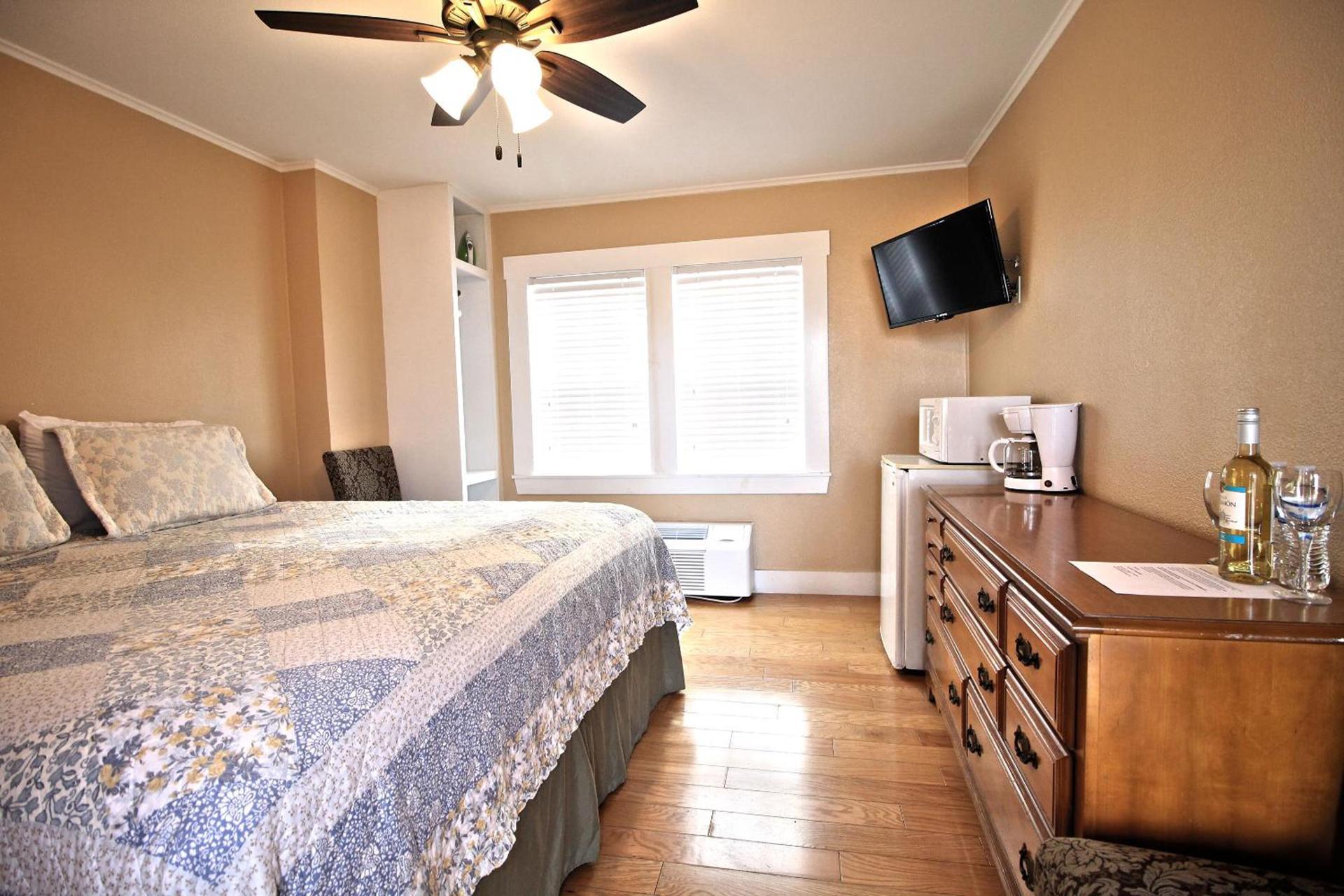 Peach Tree Inn & Suites photo 10
