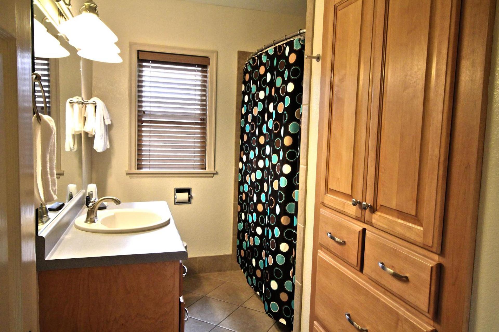 Peach Tree Inn & Suites photo 11