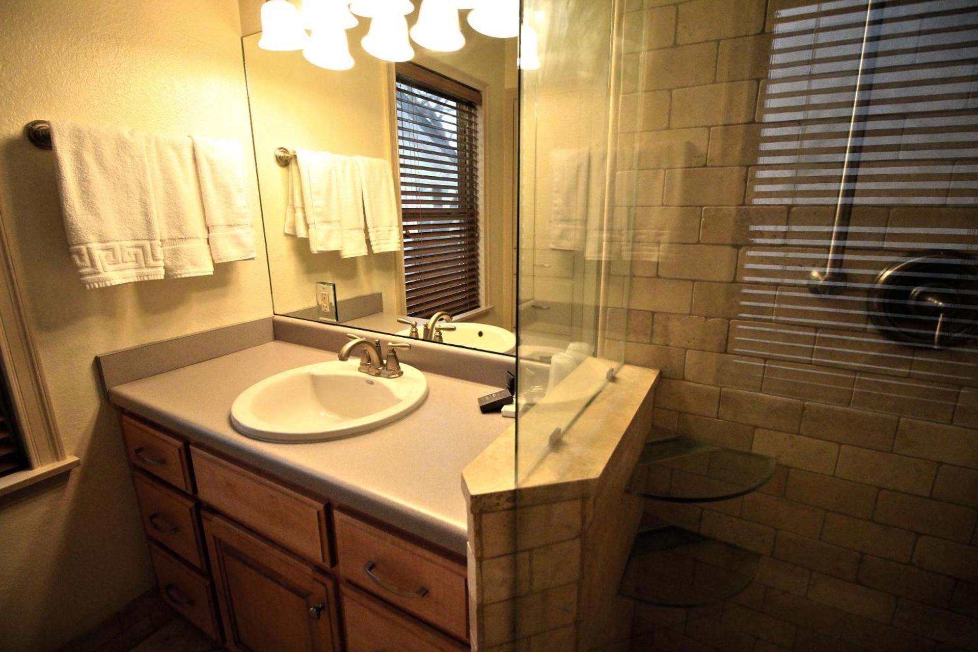 Peach Tree Inn & Suites photo 7