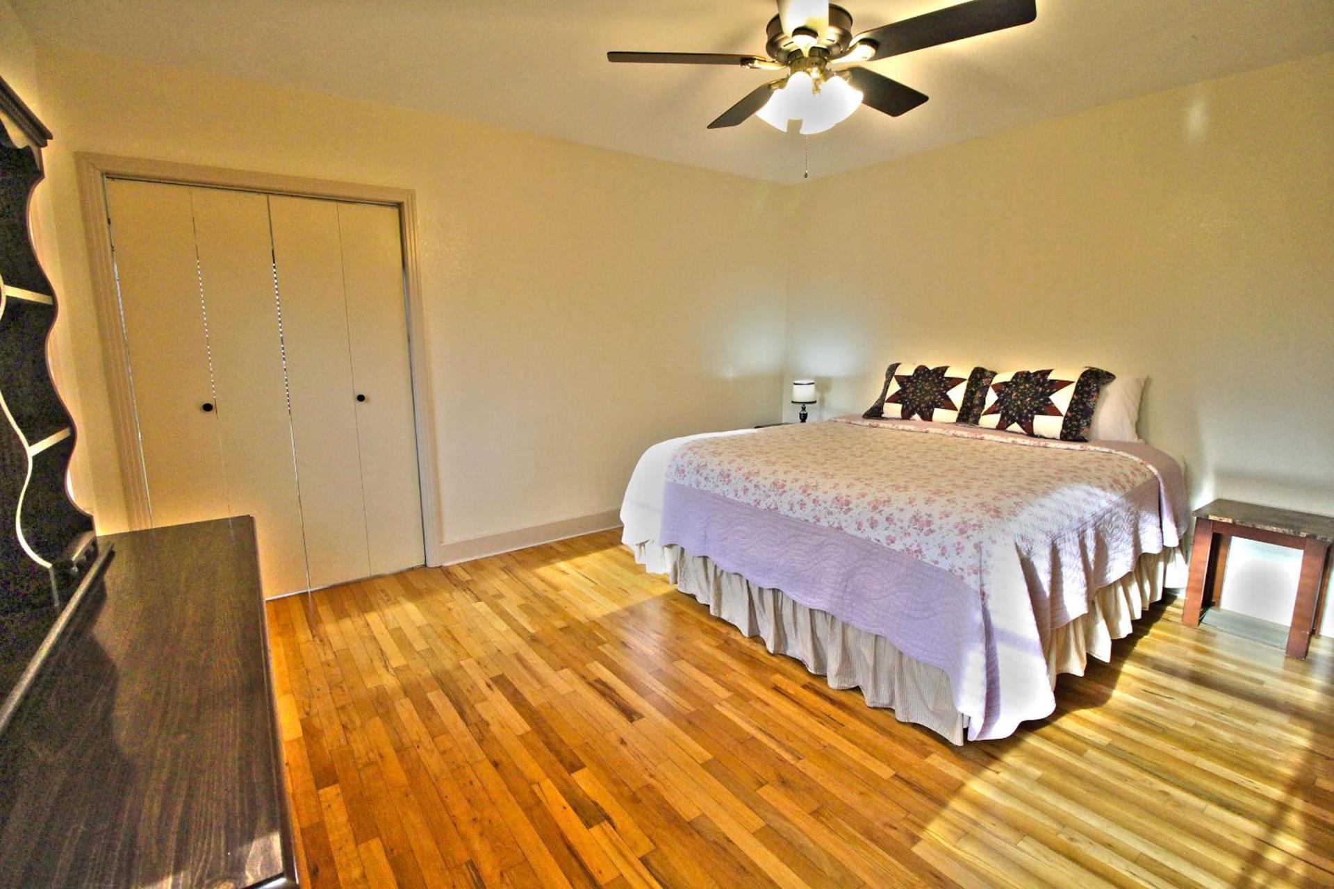 Peach Tree Inn & Suites photo 36