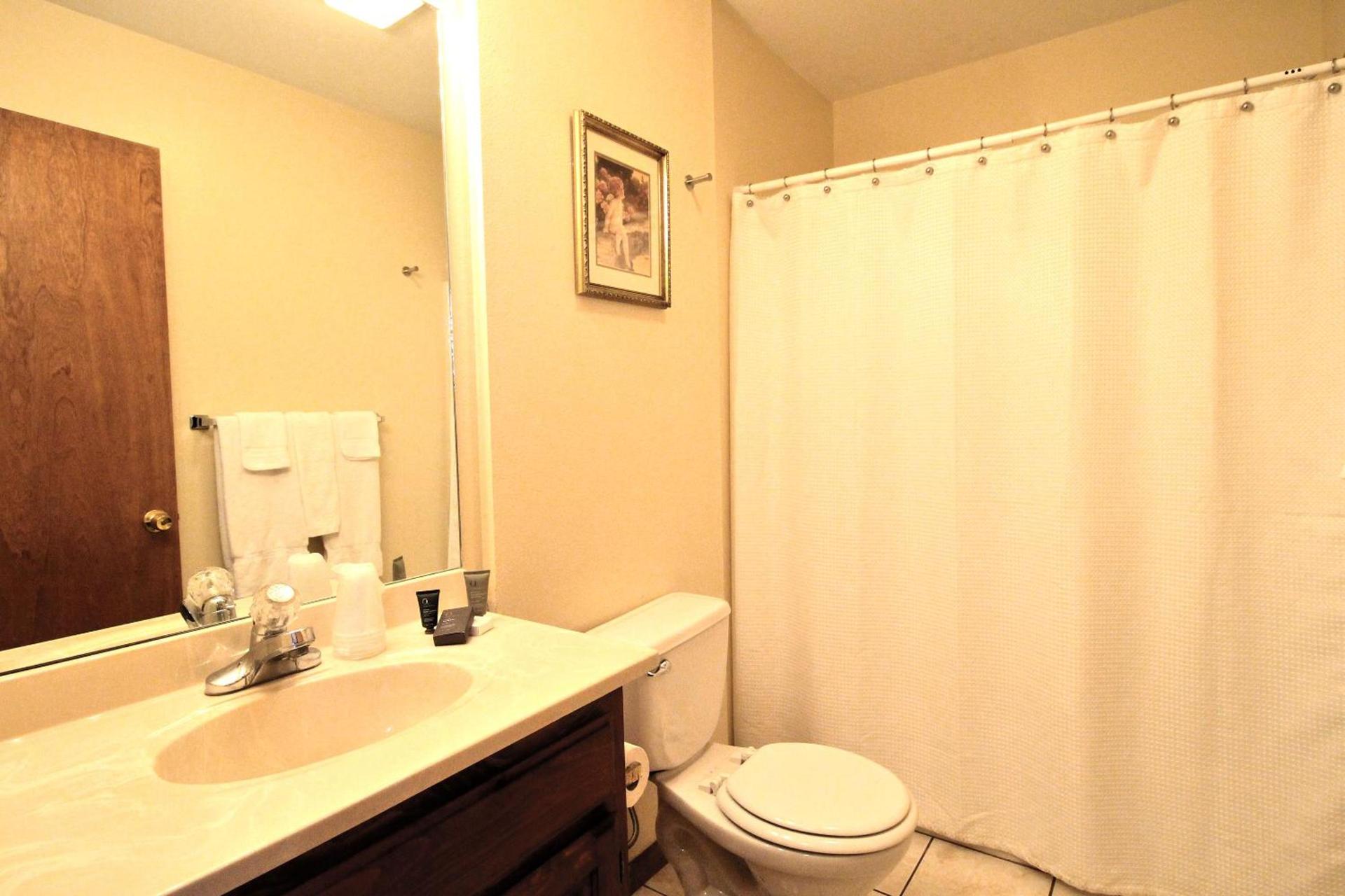 Peach Tree Inn & Suites photo 30