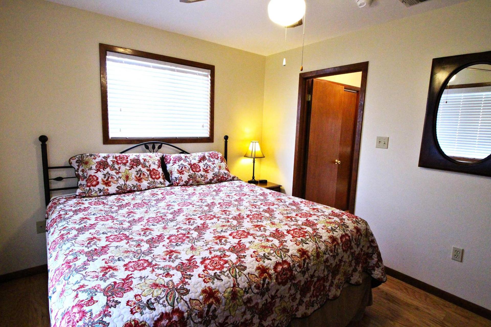 Peach Tree Inn & Suites photo 37