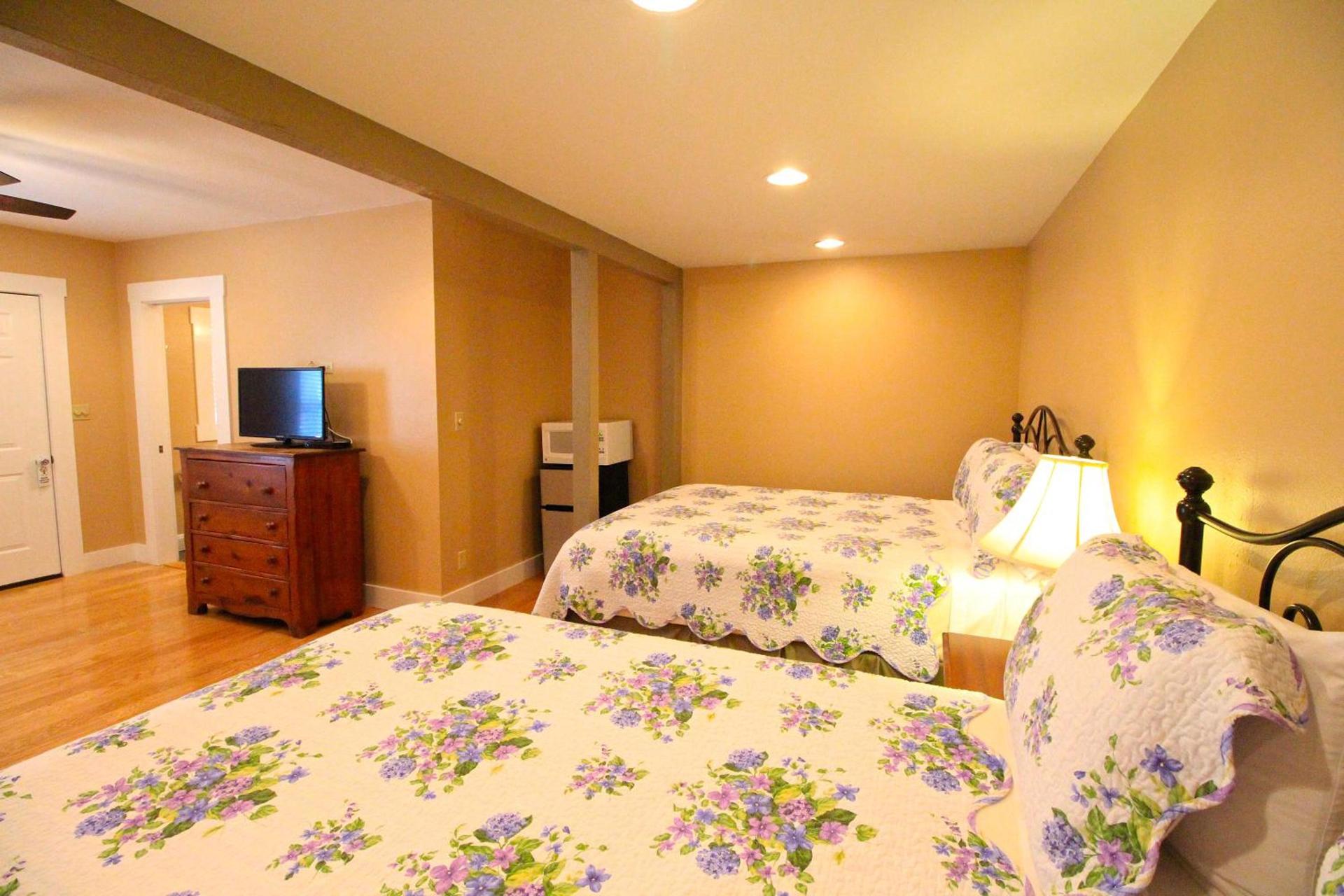 Peach Tree Inn & Suites photo 23