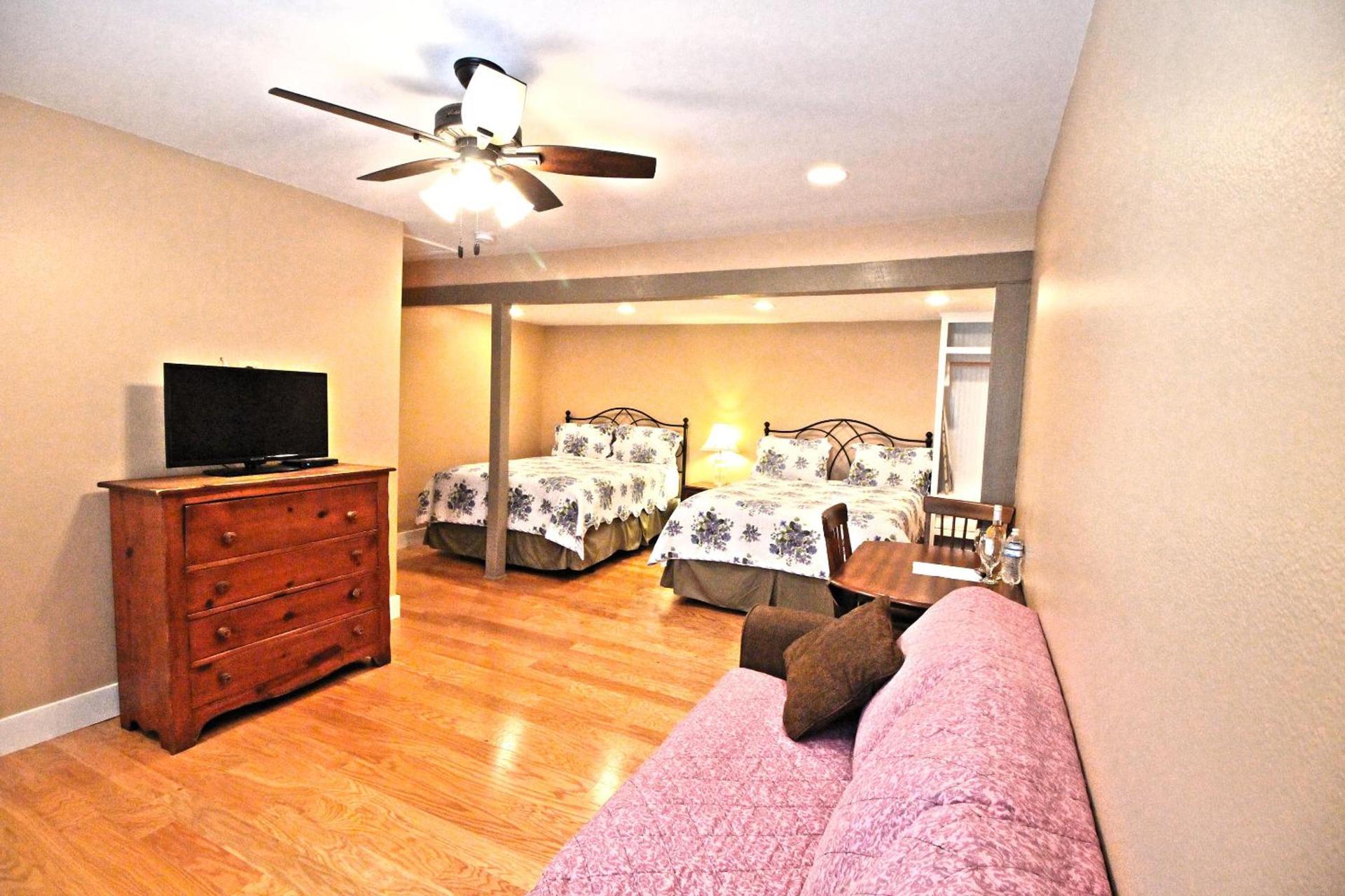 Peach Tree Inn & Suites photo 12