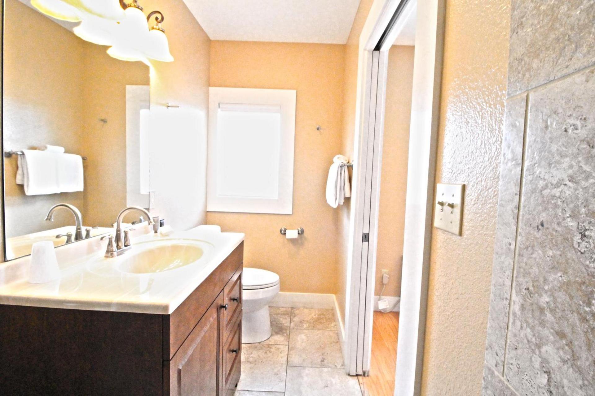 Peach Tree Inn & Suites photo 57