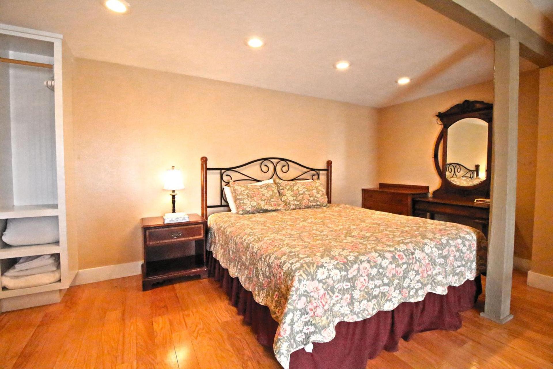 Peach Tree Inn & Suites photo 49