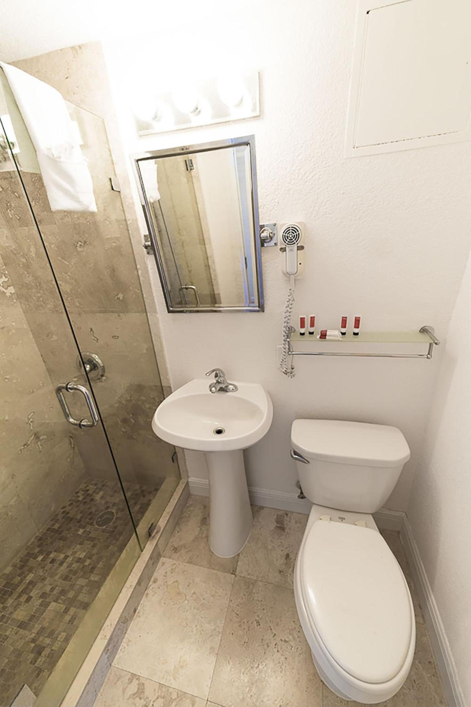 Broadmore Miami Beach photo 23