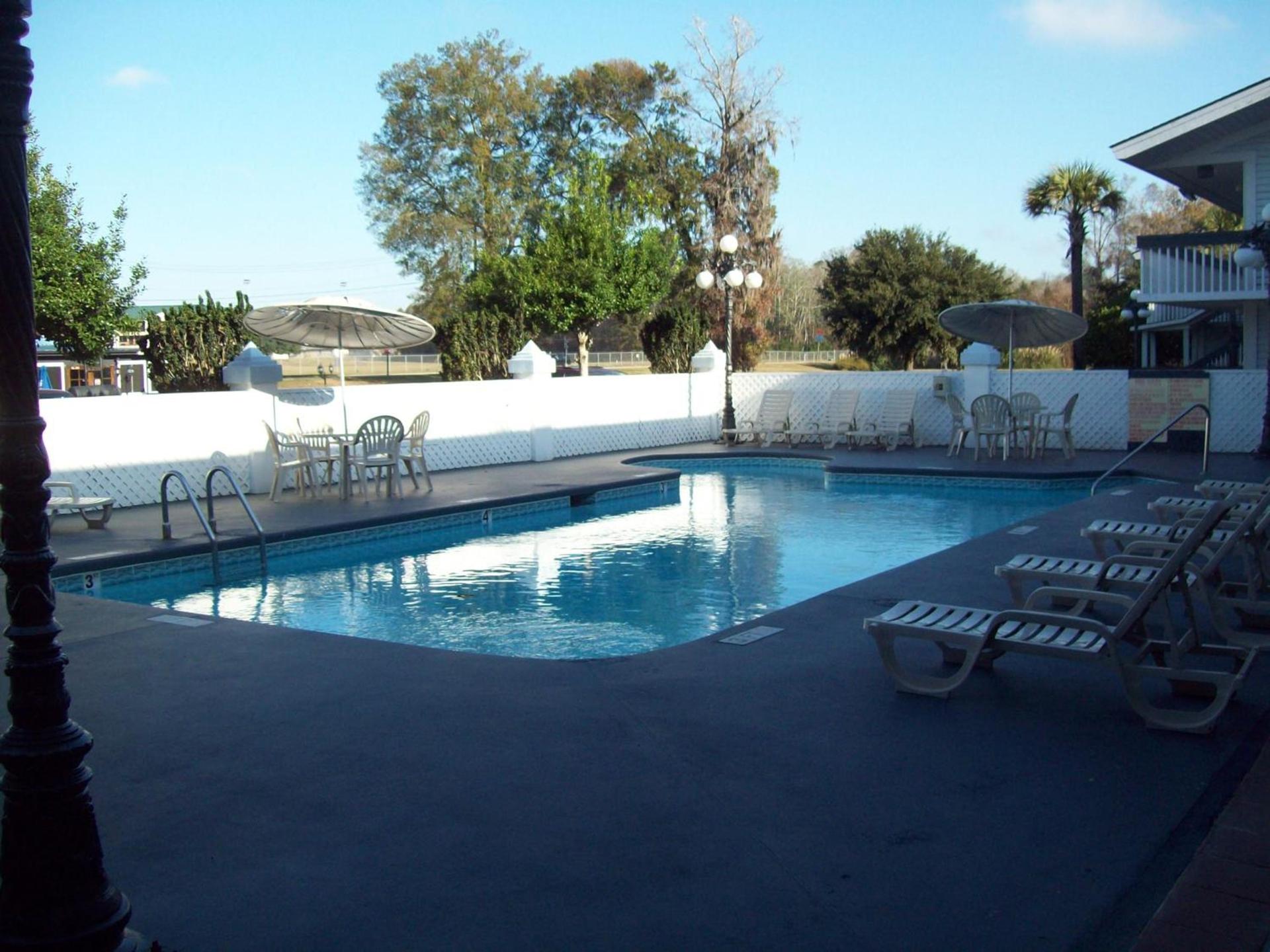 Days Inn by Wyndham Savannah Airport photo 20