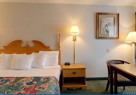 Americas Best Value Inn Uvalde photo 25