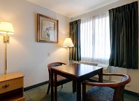 Americas Best Value Inn Uvalde photo 26