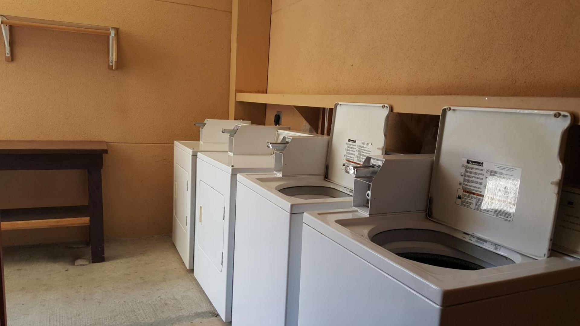 Executive Inn & Suites photo 9