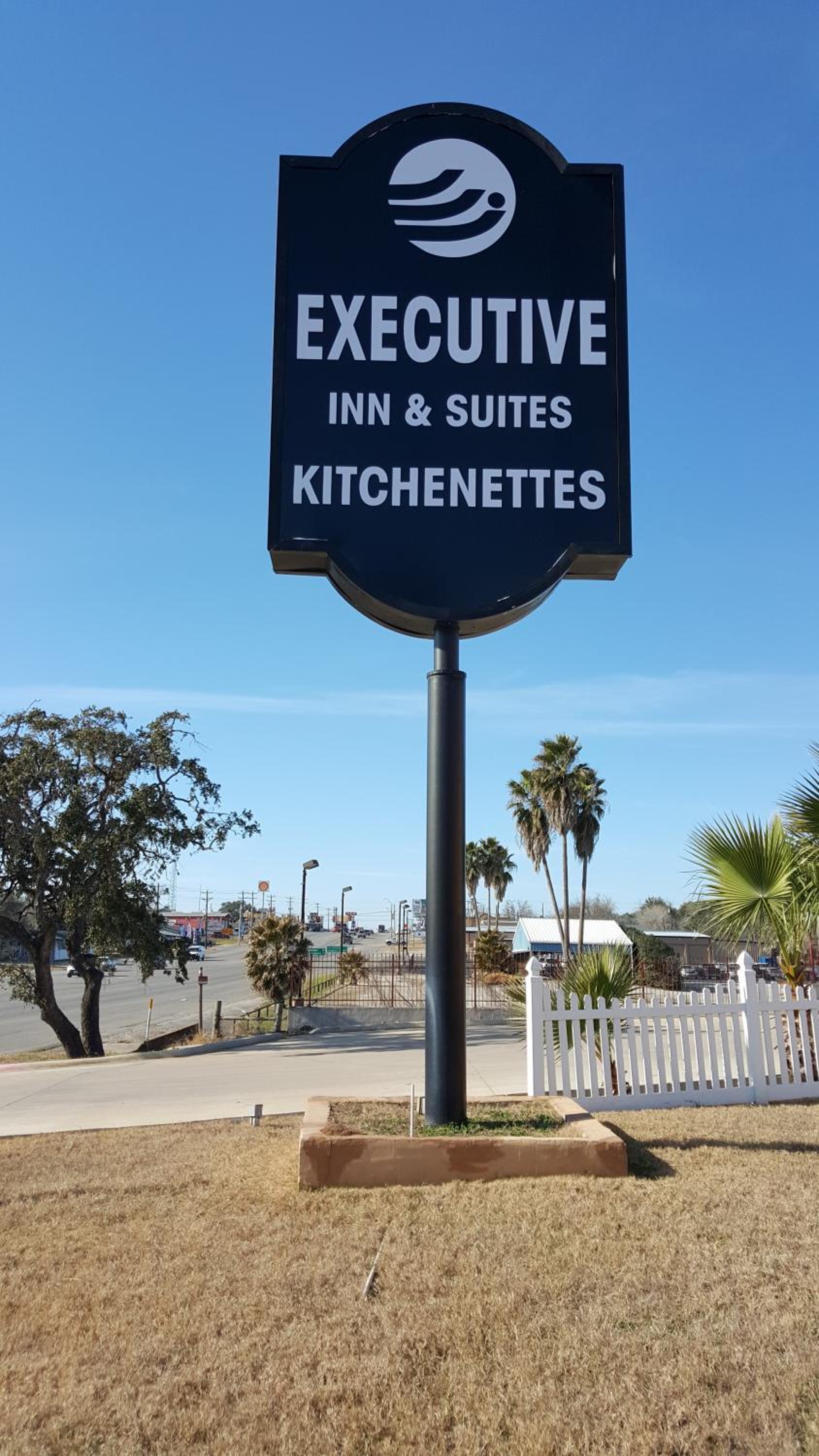 Executive Inn & Suites photo 3