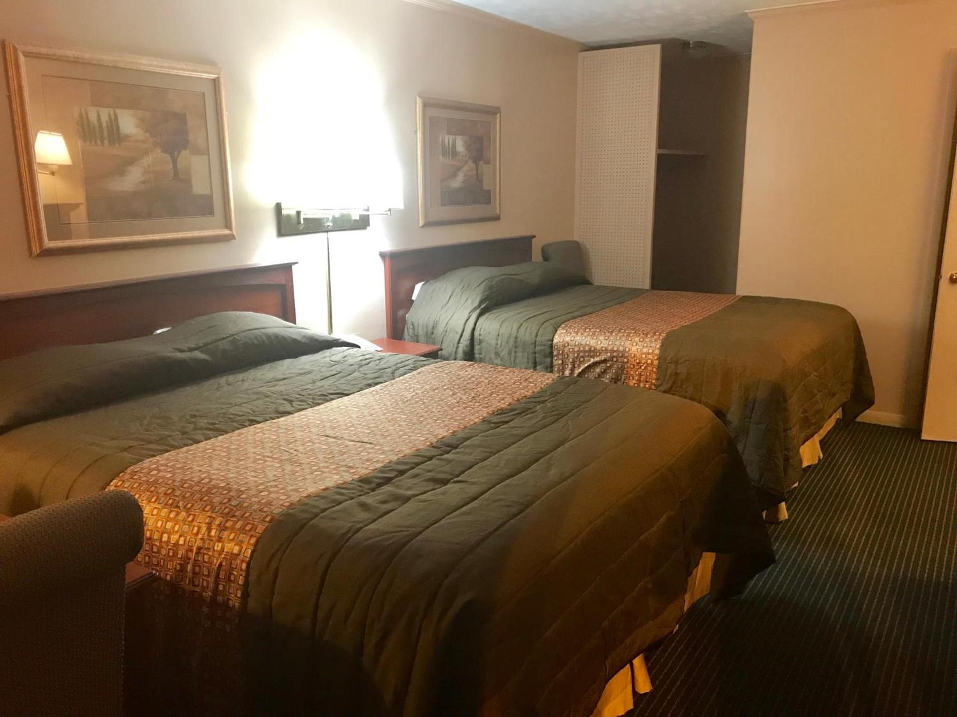Redwood Inn photo 13