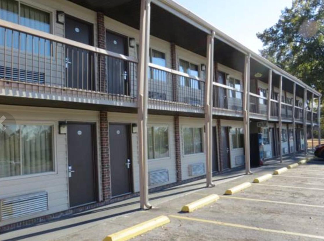 Redwood Inn photo 5