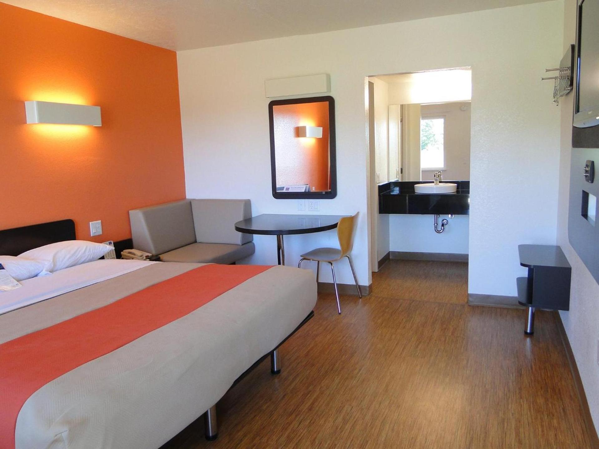 Motel 6-Youngstown, OH photo 40