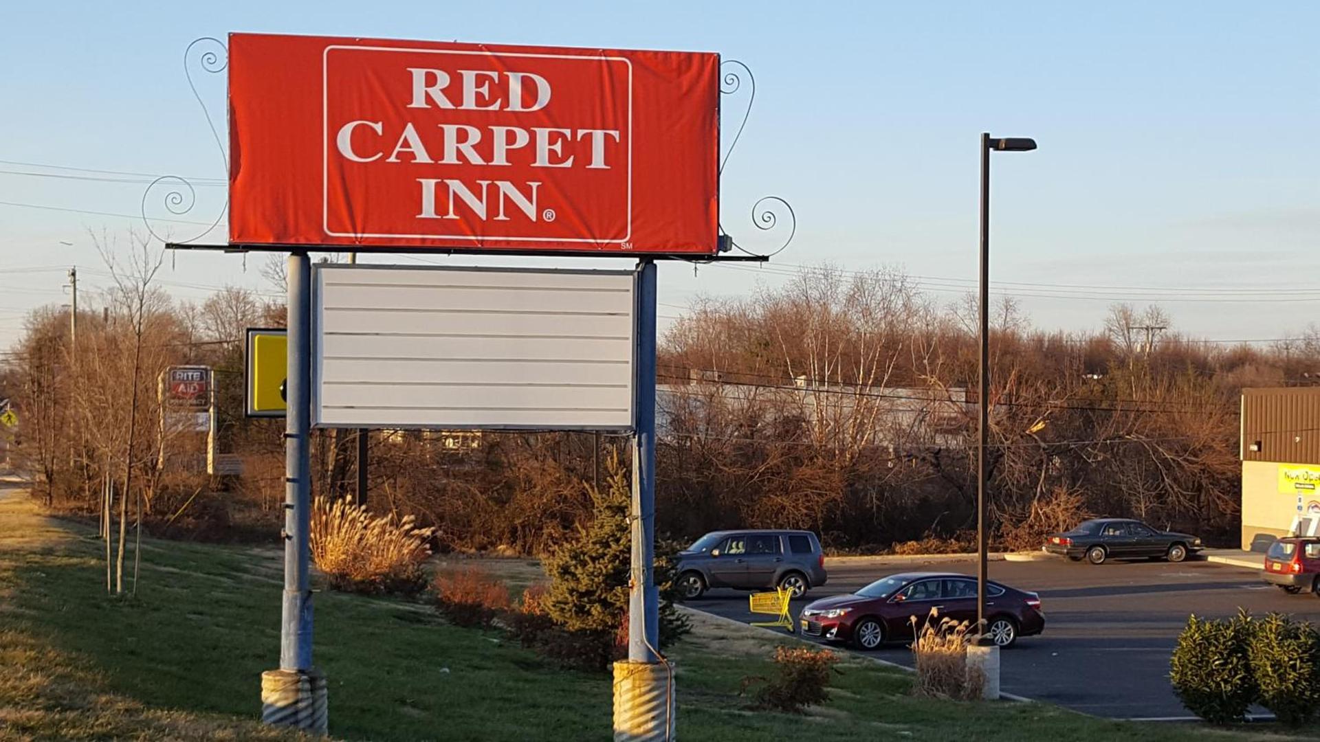 Red Carpet Inn photo 8