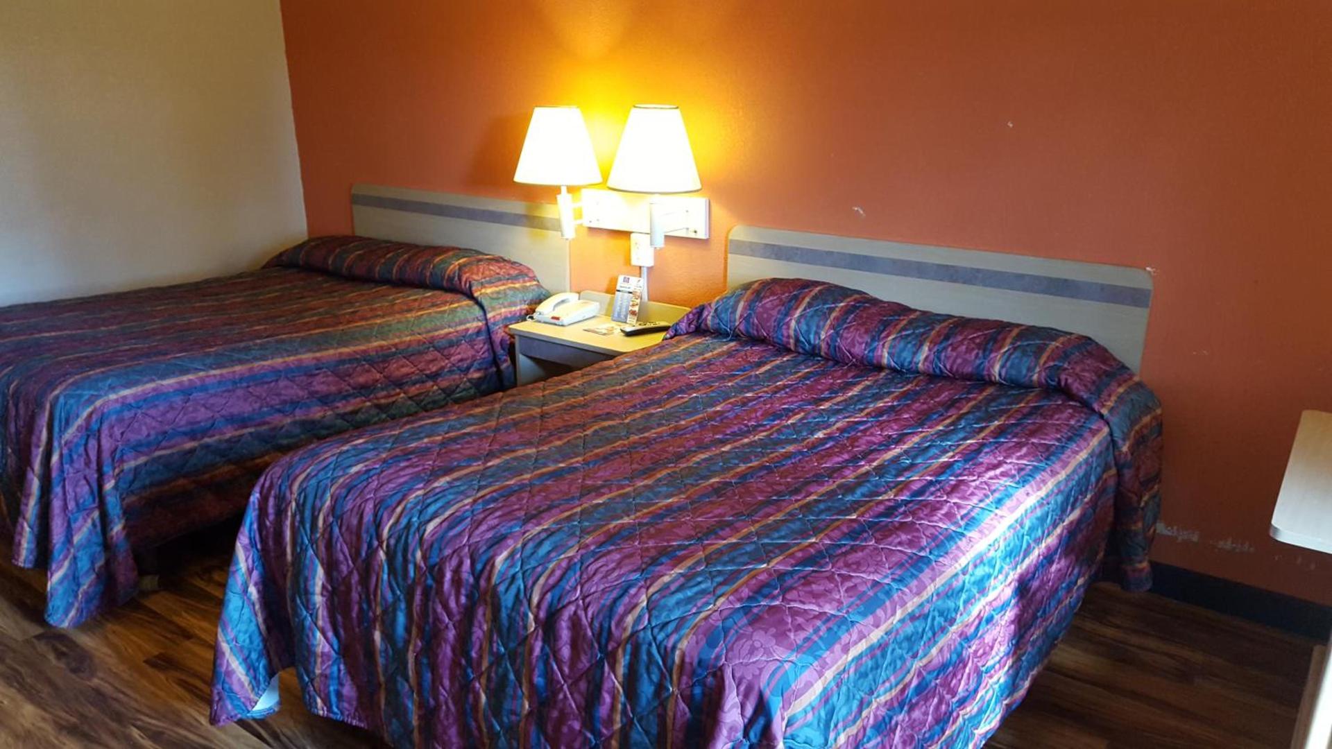Red Carpet Inn photo 14