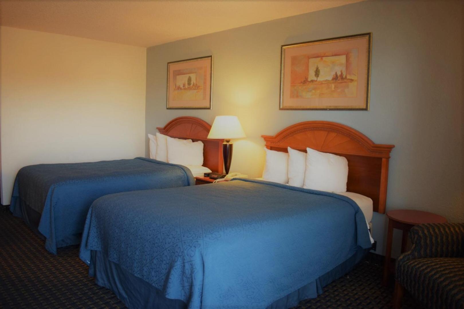 Texas Inn & Suites photo 3