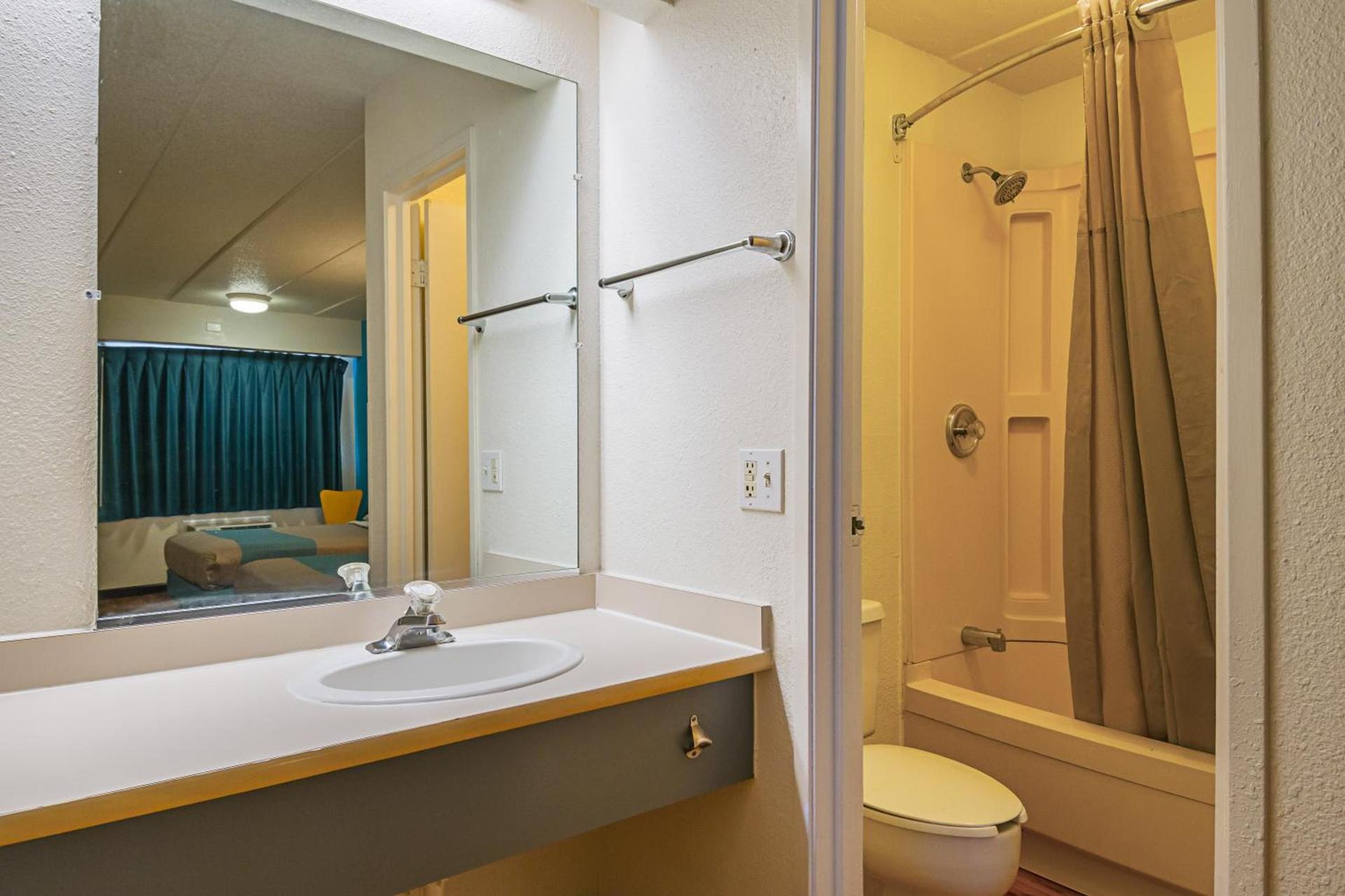 Motel 6-Knoxville, TN - North photo 35