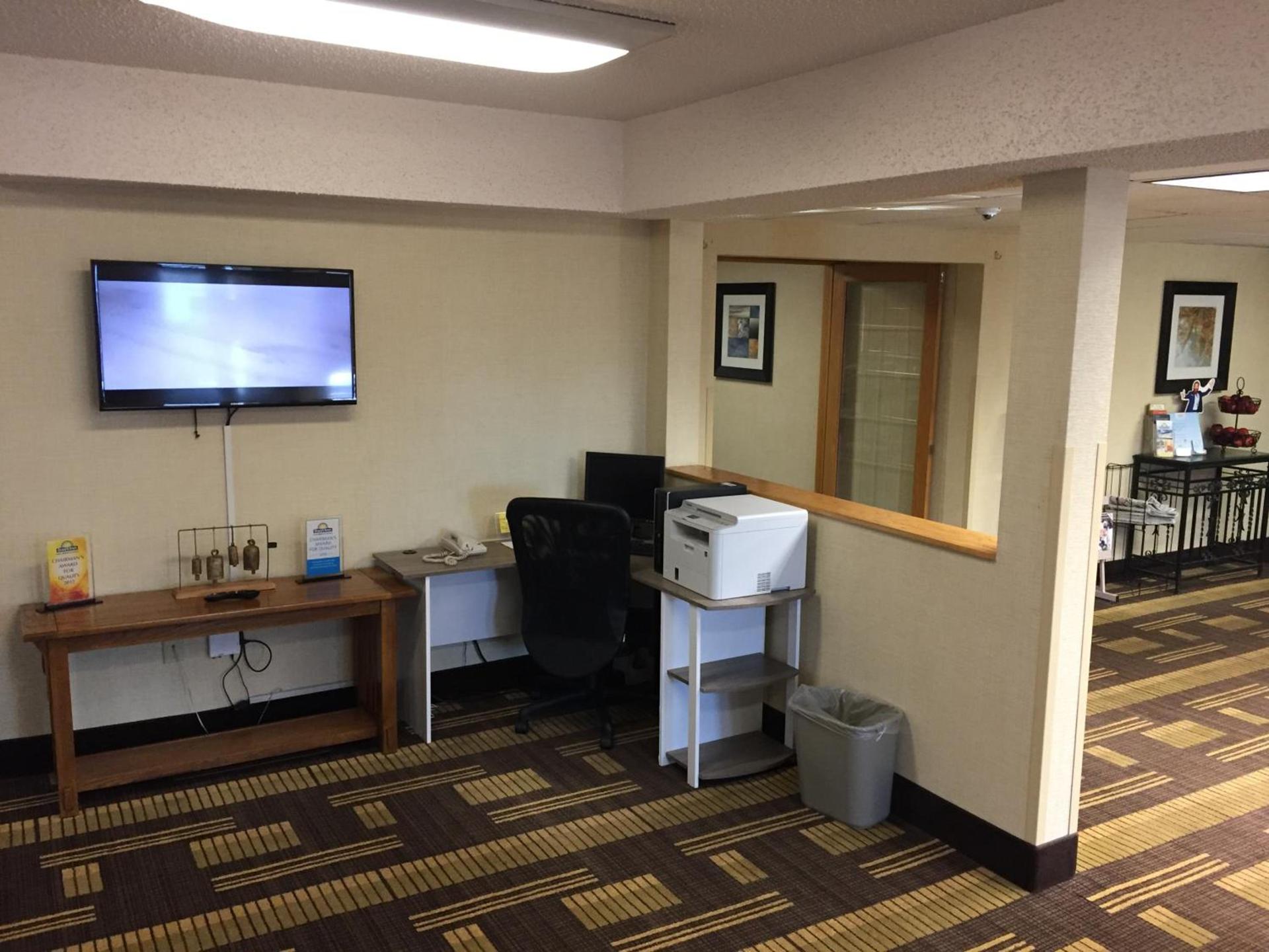 Days Inn by Wyndham Bismarck photo 23