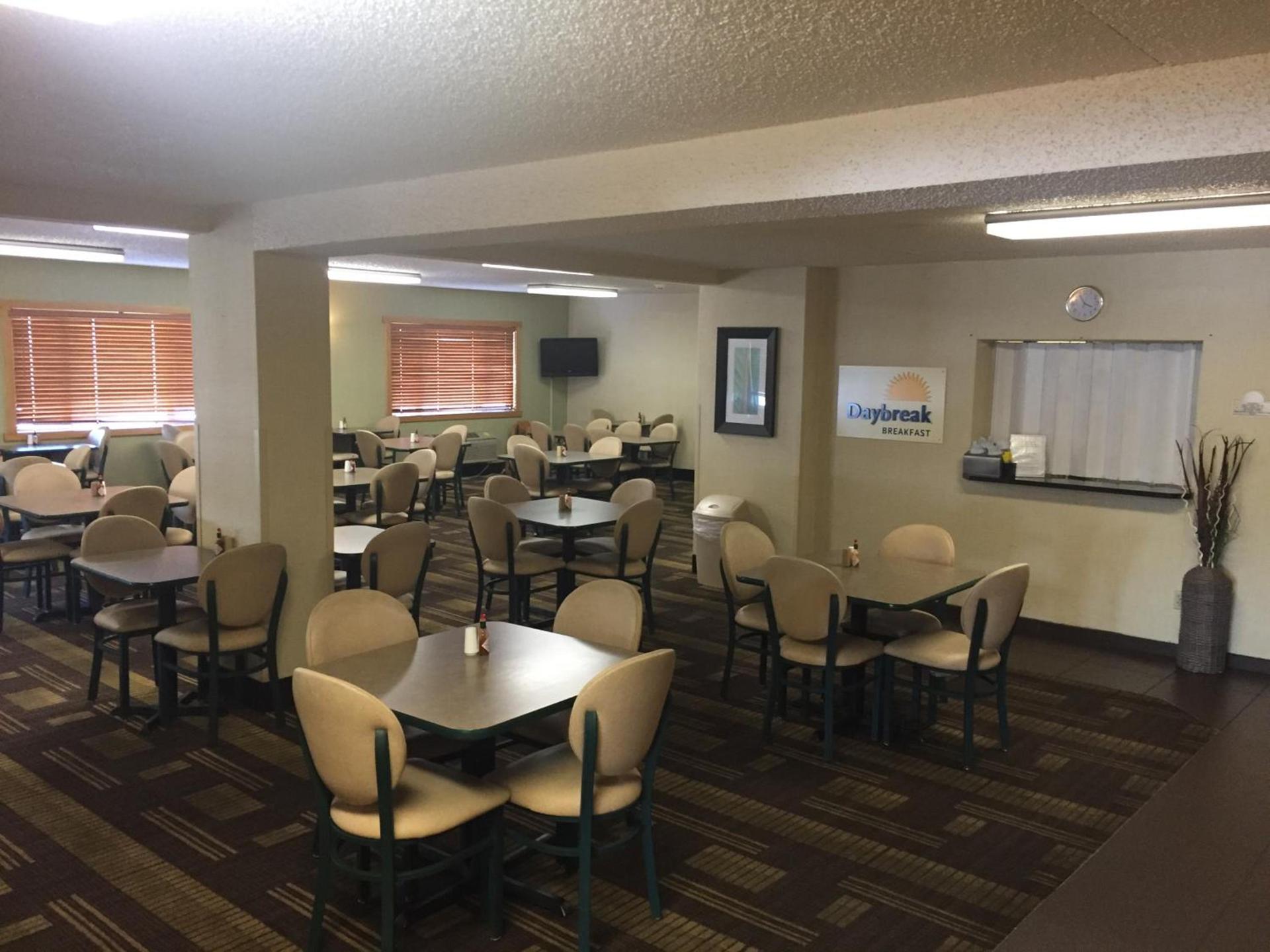 Days Inn by Wyndham Bismarck photo 30