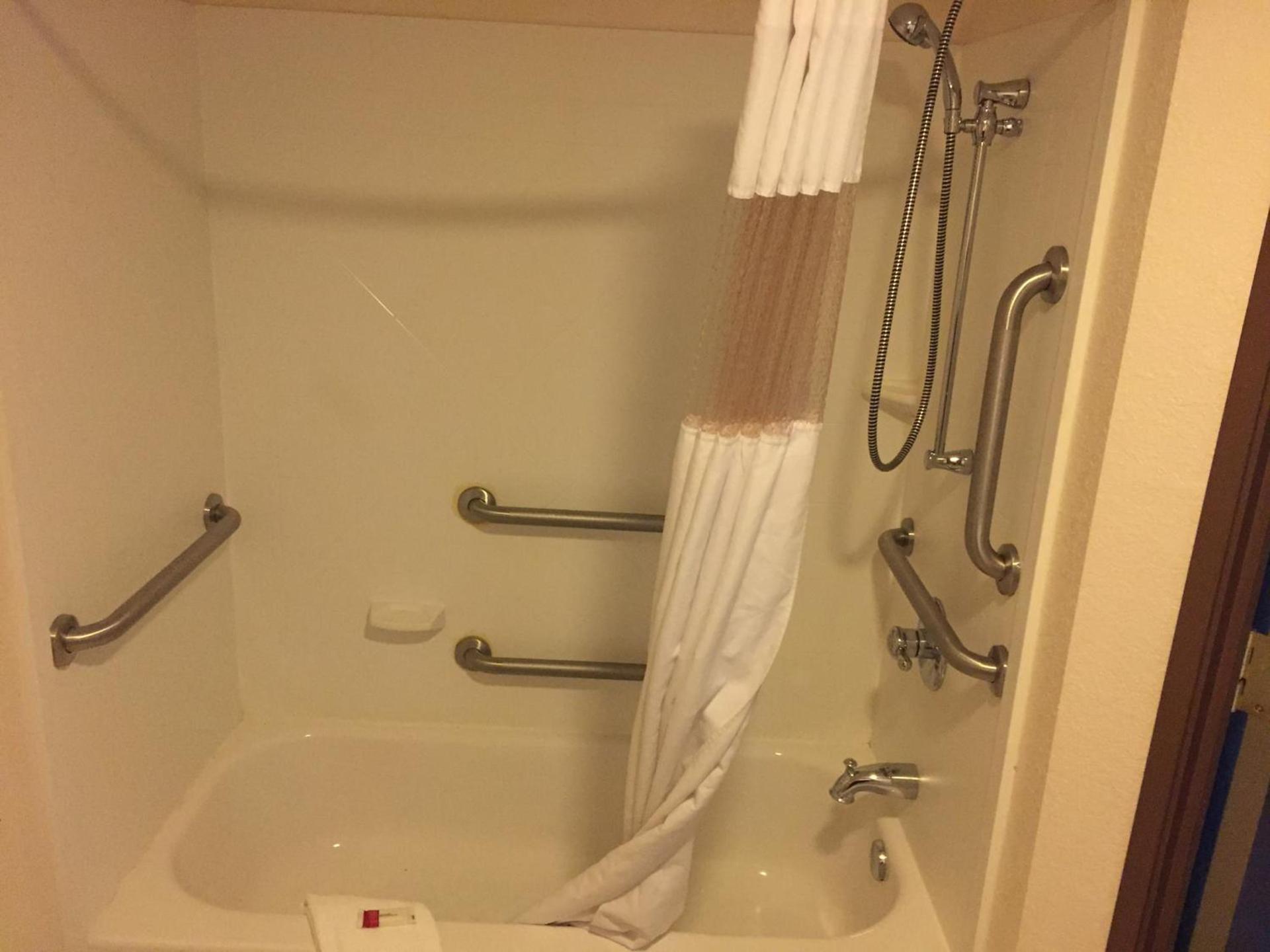 Days Inn by Wyndham Bismarck photo 27