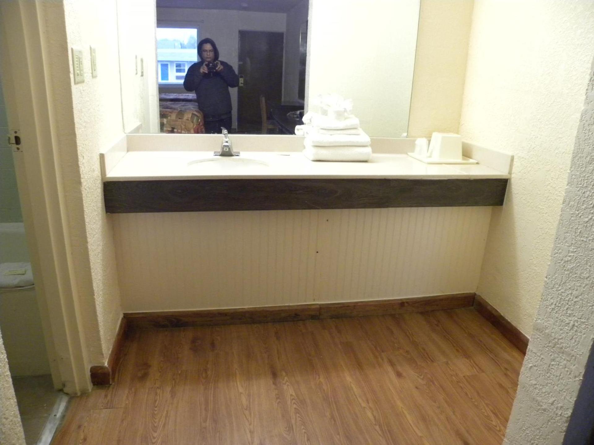 Guest Inn Rogers photo 43