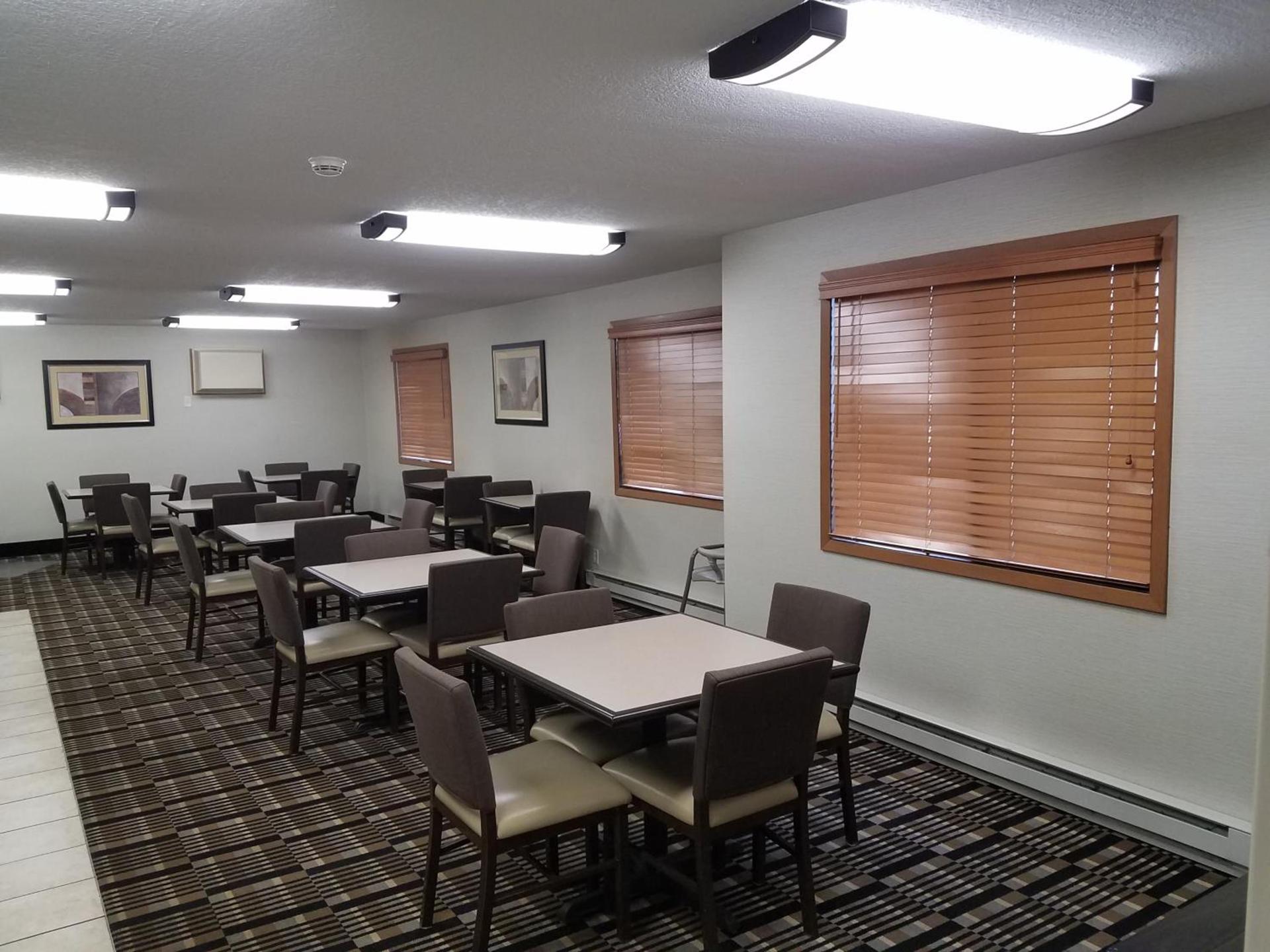 Americas Best Value Inn and Suites Bismarck photo 9