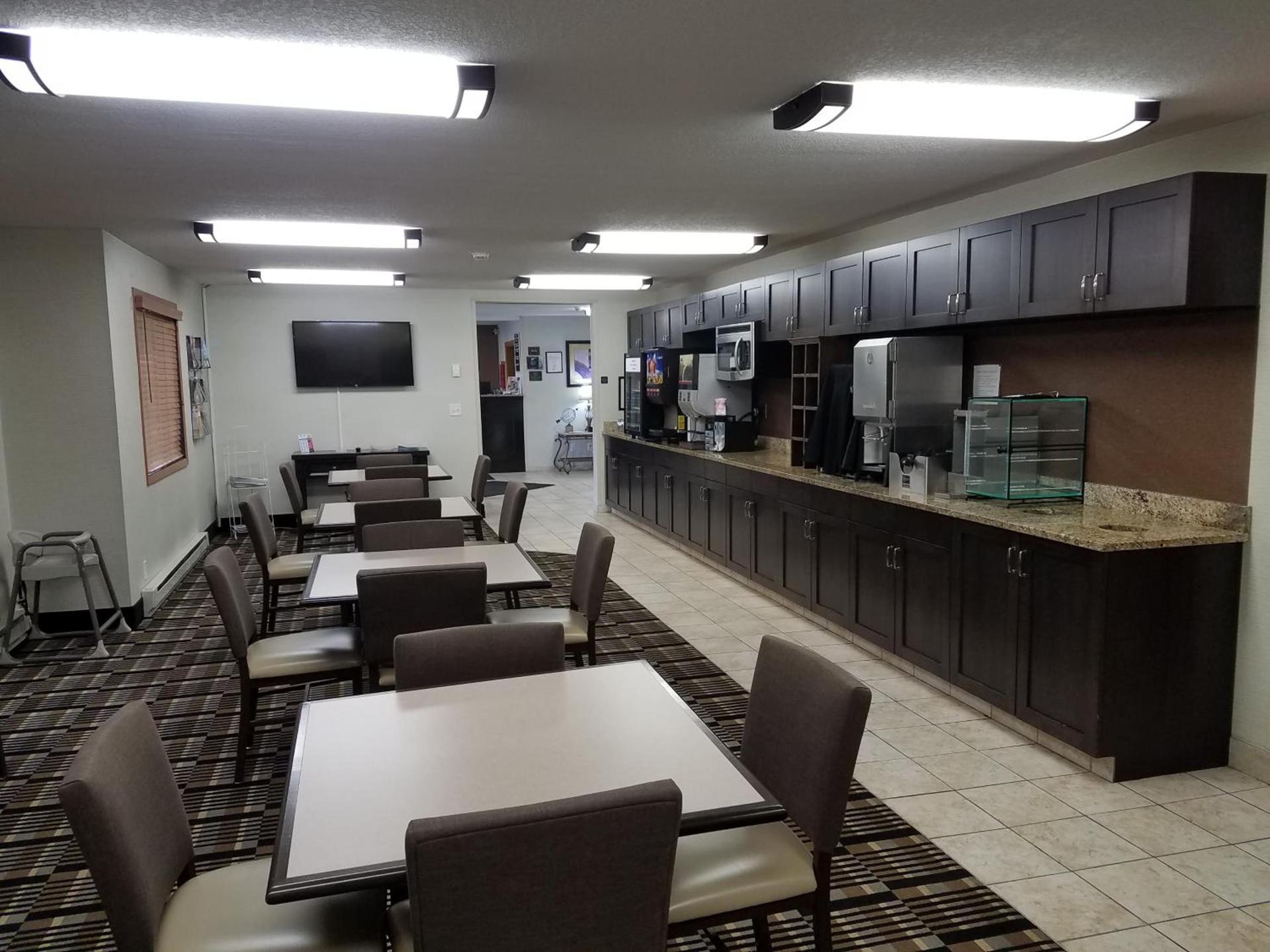 Americas Best Value Inn and Suites Bismarck photo 8