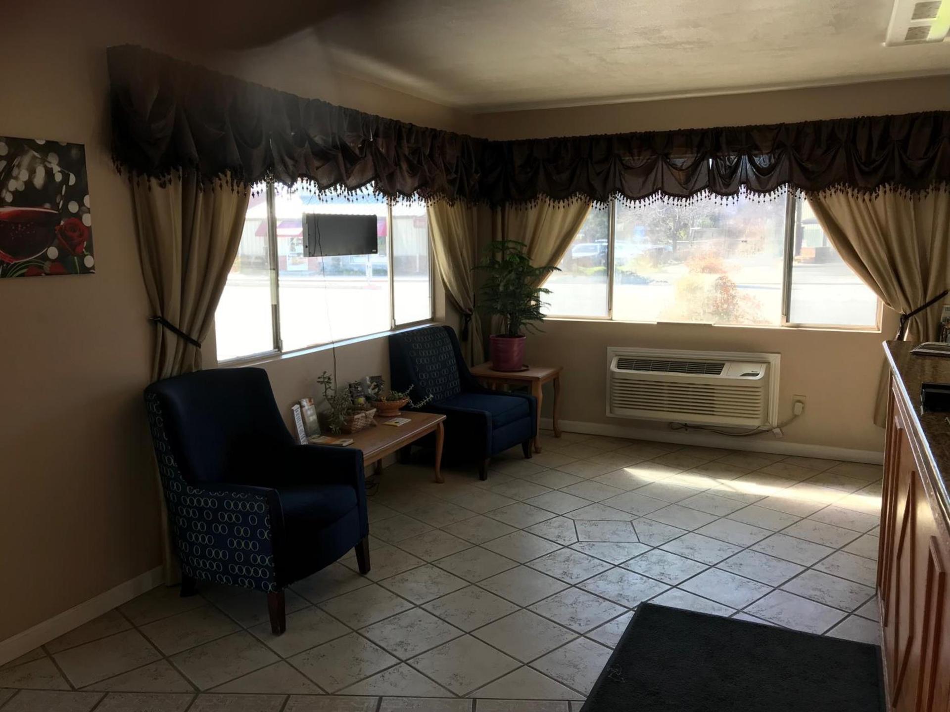 Vino Inn & Suites photo 18