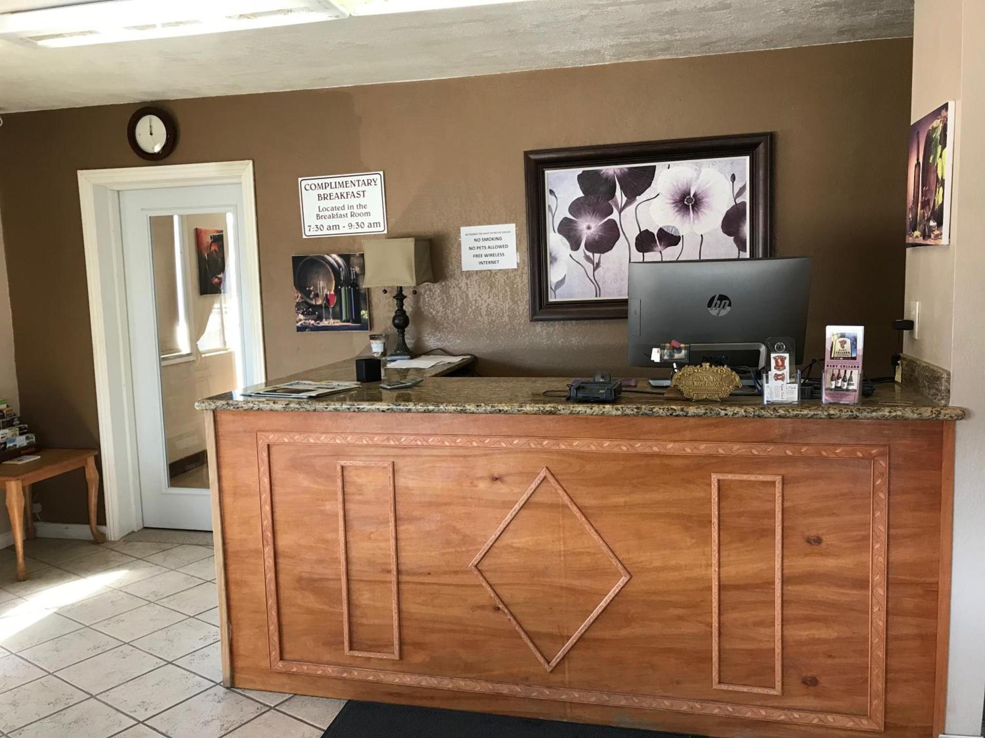 Vino Inn & Suites photo 17