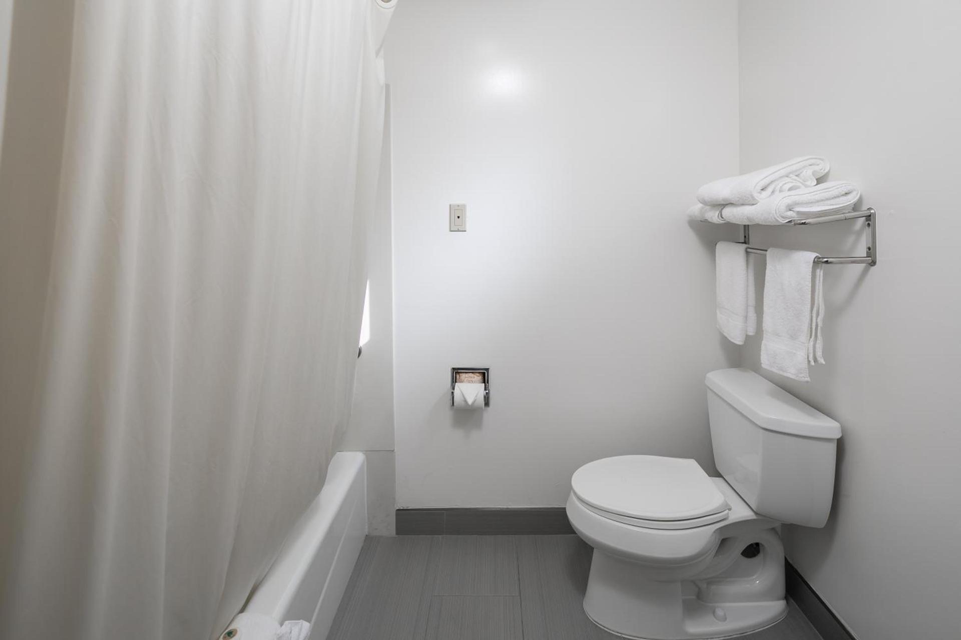 Redwood Creek Inn photo 9
