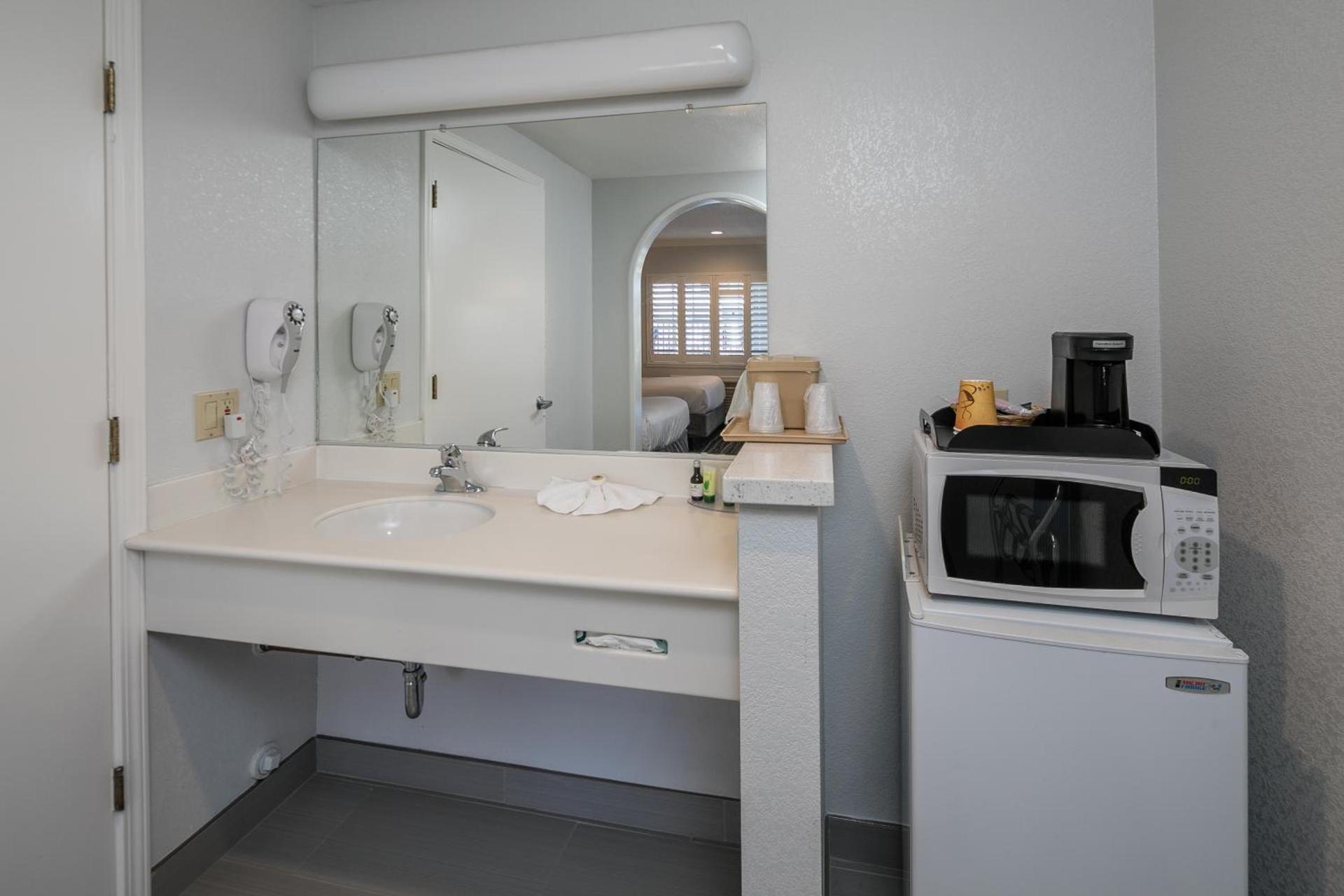 Redwood Creek Inn photo 10
