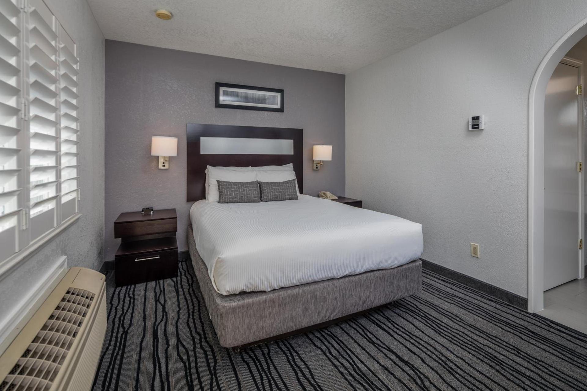 Redwood Creek Inn photo 13