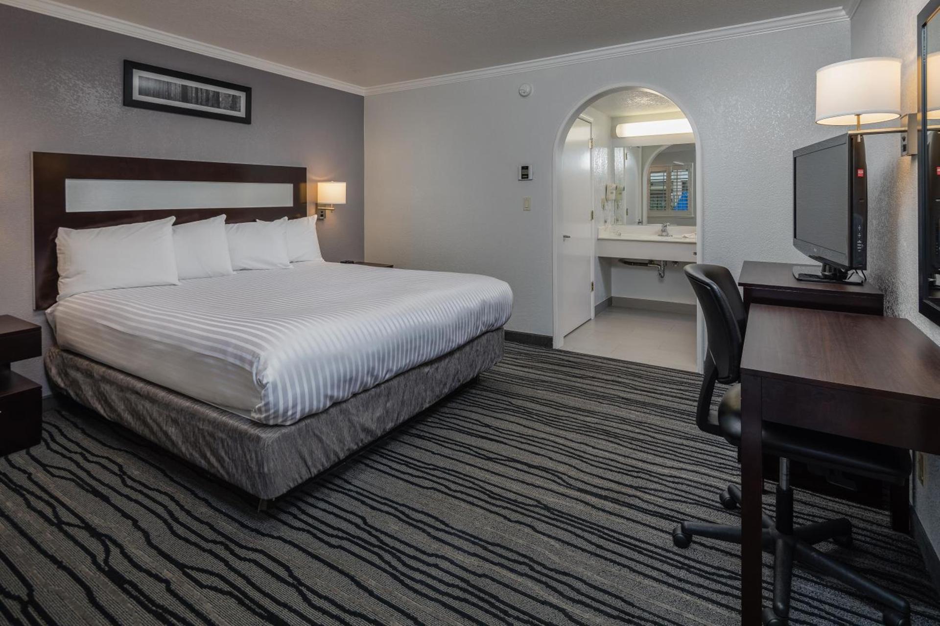 Redwood Creek Inn photo 4