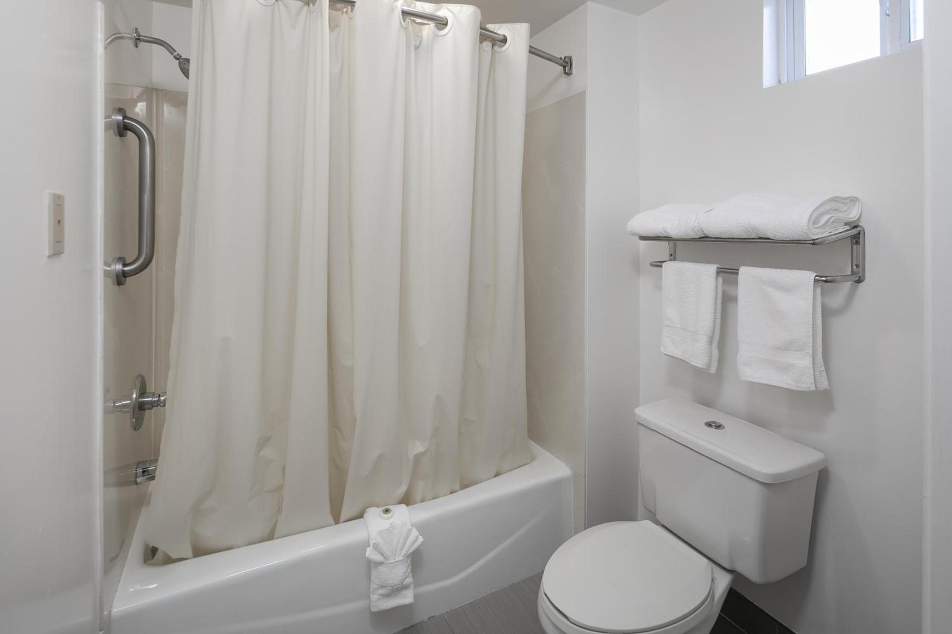 Redwood Creek Inn photo 5